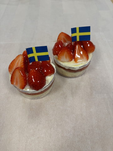 Bild på Gräddbakelse med jordgubbar