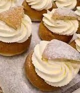 Bild på Semla med vaniljkräm