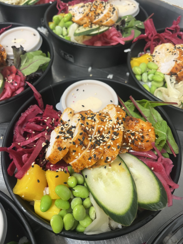 Bild på Poké bowl med kycklingfilé