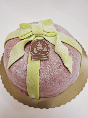 Bild på RÖD PRINSESSTÅRTA MED SNÖREN